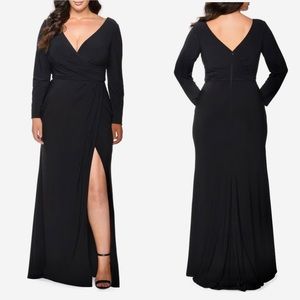 La Femme
Long Sleeve Faux
Wrap Gown size 16 NEW